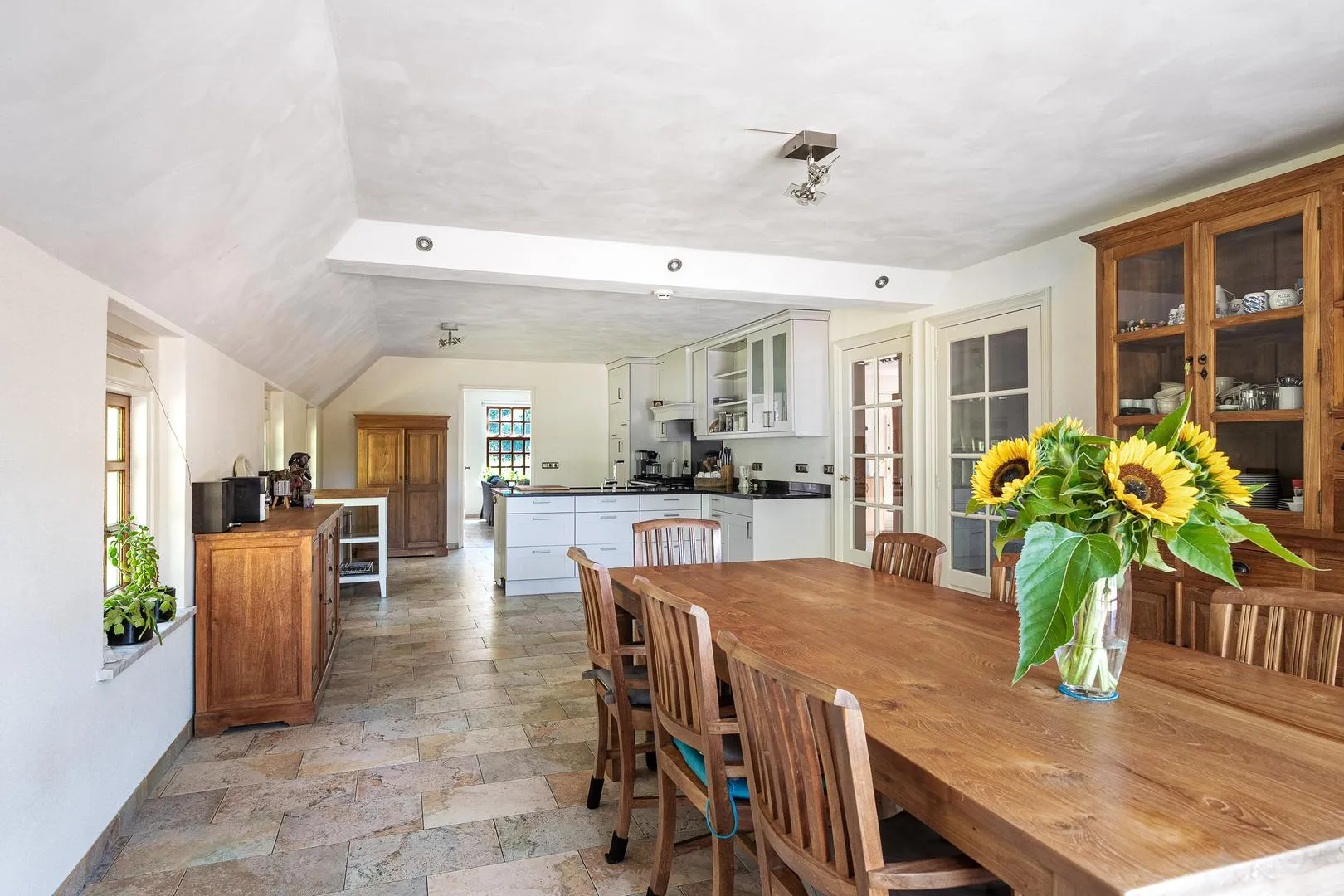 287605297.jpg