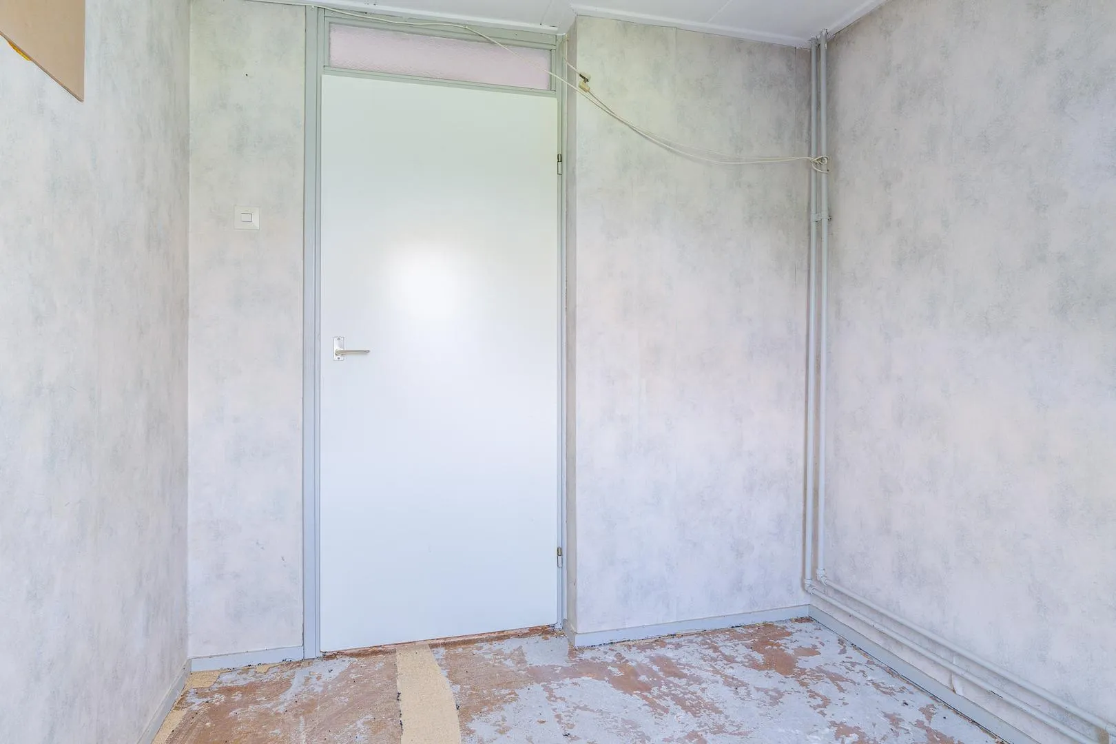 272246878.jpg