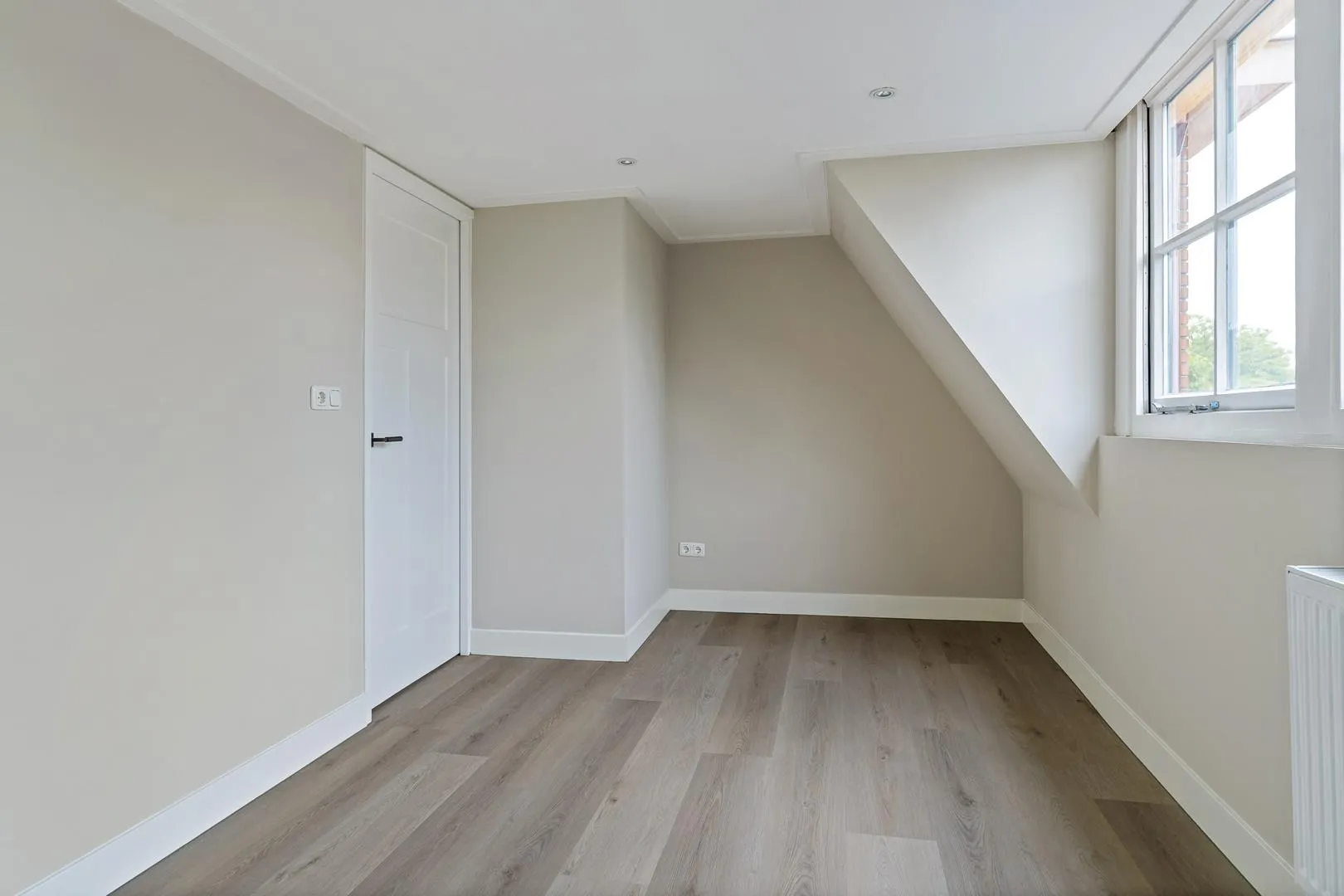 281927635.jpg
